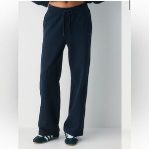 🦋 NWT Aritzia Sweatfleece Boyfriend Wide Pants in Admiral Navy M 🦋